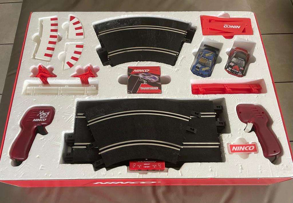 Ninco BMW M3 Slot Car Racing Set Tracks w/2 cars