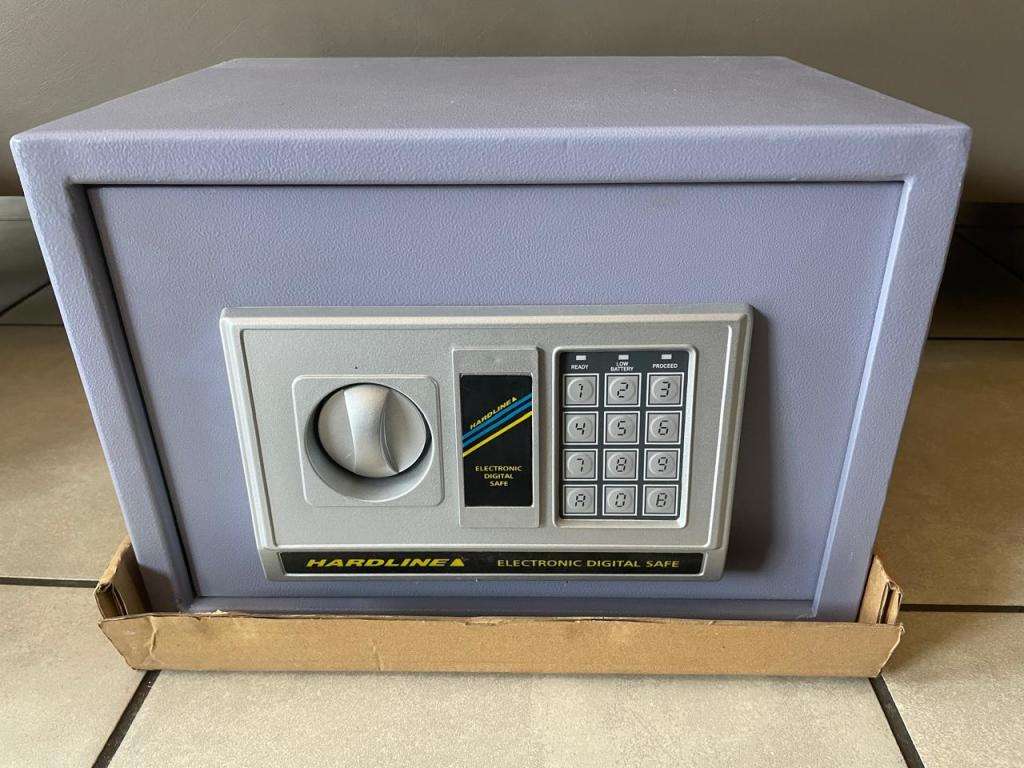 Hardline Safe Keypad Access 35 x 25 x 25 (11Kg)