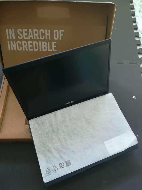 ASUS E410 4GB ram 128GB memory