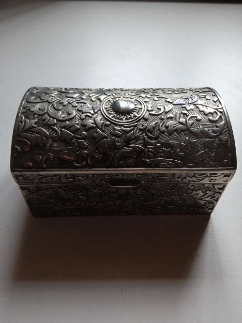 Beautiful solid jewellery box with navy blue velvet interior. Silver Metal alloy