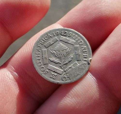 DISCOUNT!!! Union Sixpence 1942 (Error)