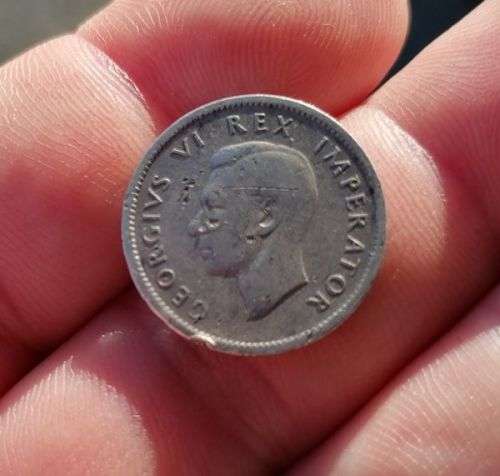 DISCOUNT!!! Union Sixpence 1942 (Error)