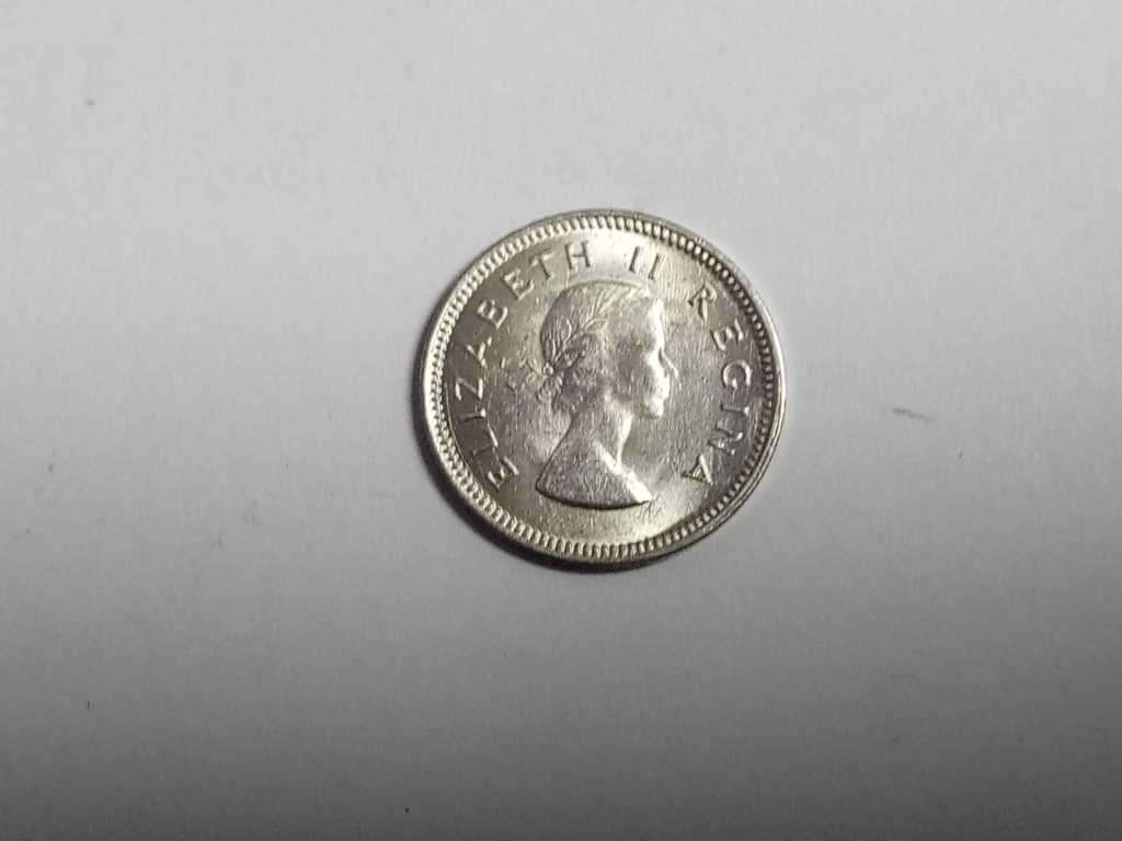 **R1 Auction**  Union 1955 Threepence UNC