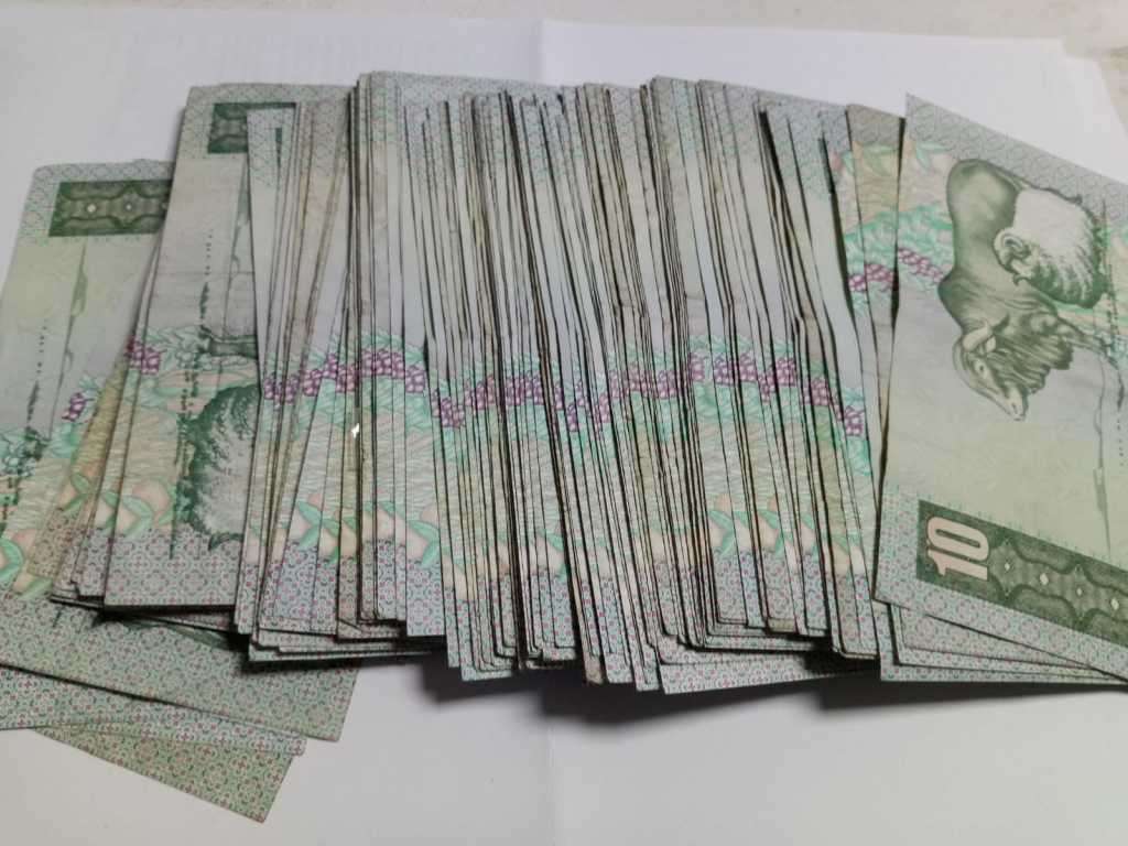 **R1 Auction**  Ten Rand Notes Mix