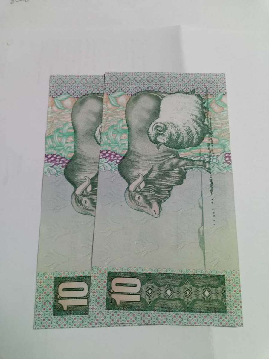 **R1 Auction** Pair of RSA 10 Rand late 1980's(G de Kock 3rd Issue) - aUNC condition