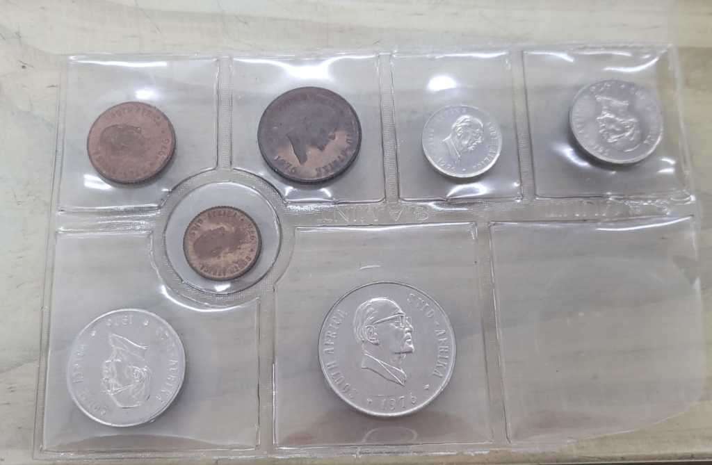 **R1 Auction** SA 1976 Mint Pack Coin Set-Without R1