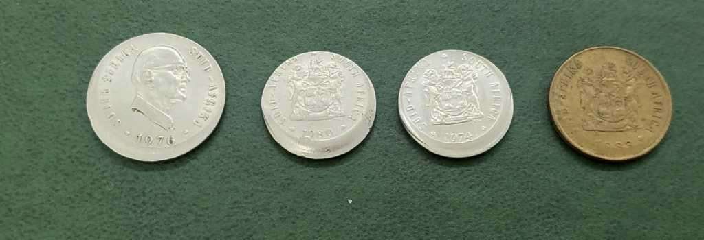 **R1 Auction** 4x SA Error coins - Misstrike