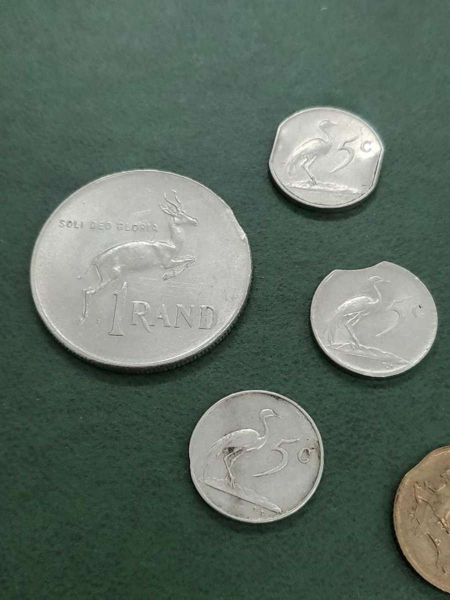 **R1 Auction** 9x SA Error coins - Clipped Planchet