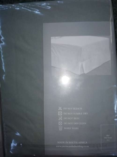 BED SHEET AND BASE COVER (NIGHT FRILL) IN ONE! PIERRE CARDIN BRAND INCLUDES 2 PILLOW CASES KING