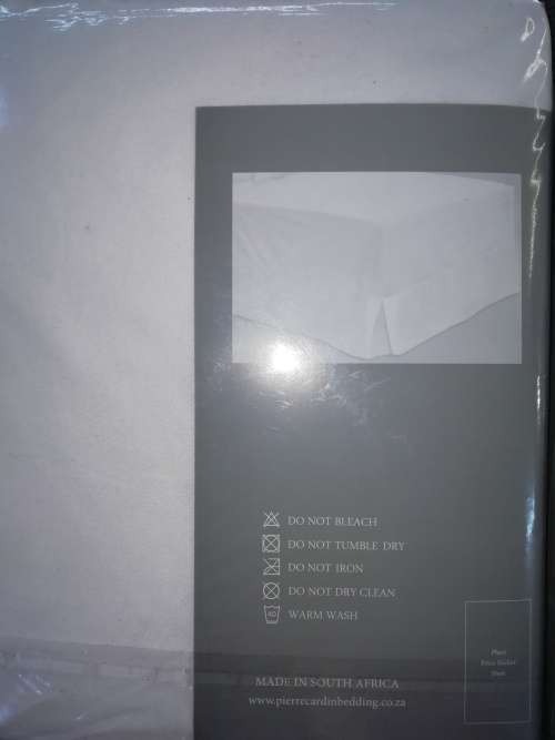 BED SHEET AND BASE COVER (NIGHT FRILL) IN ONE! PIERRE CARDIN BRAND INCLUDES 2 PILLOW CASES KING