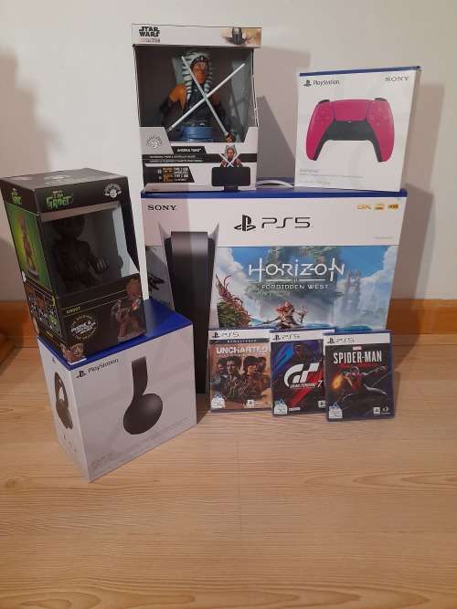 Sony Playstation 5 Bundle With 2 Controllers (PS5), 4 Games, headset & 2 controller stands,BRAND NEW