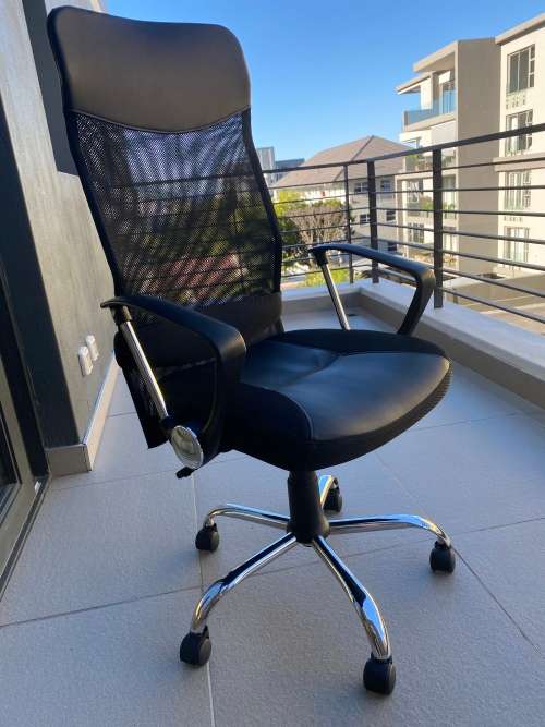 Office desk chair with lumbar support