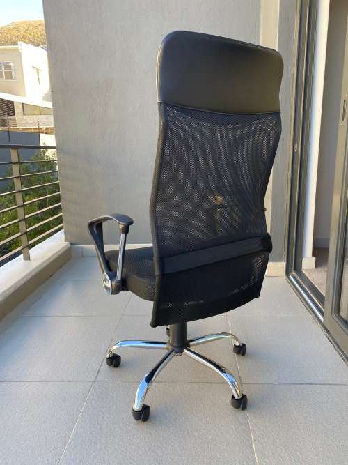 Office desk chair with lumbar support