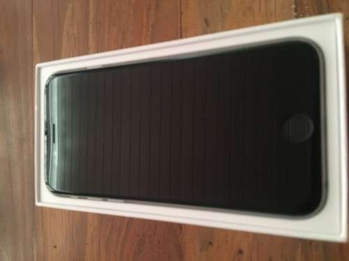 iPhone 6 64GB **Comes in Box with accessories. 9.5/10 Condition