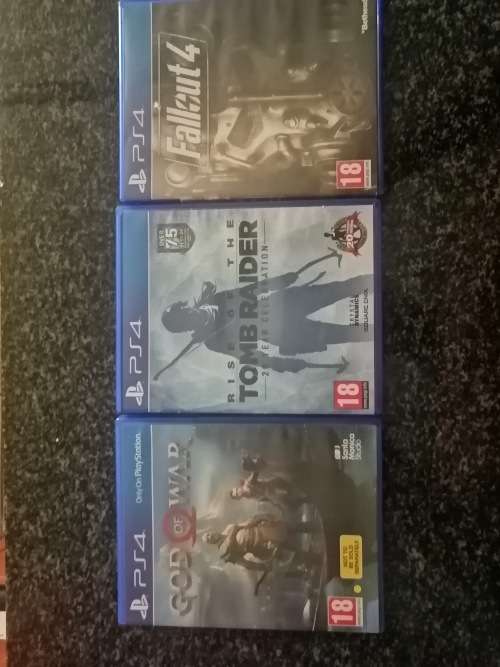 Playstation 4 1Tb and 3 games