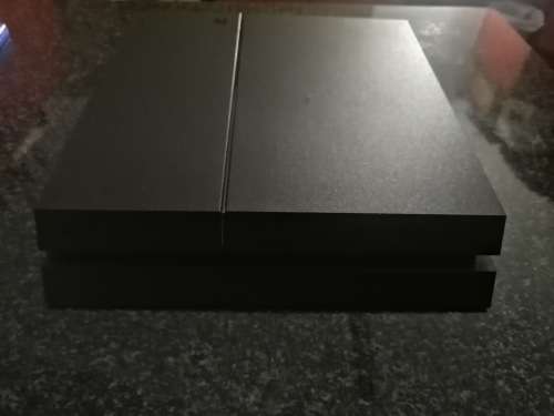 Playstation 4 1Tb and 3 games