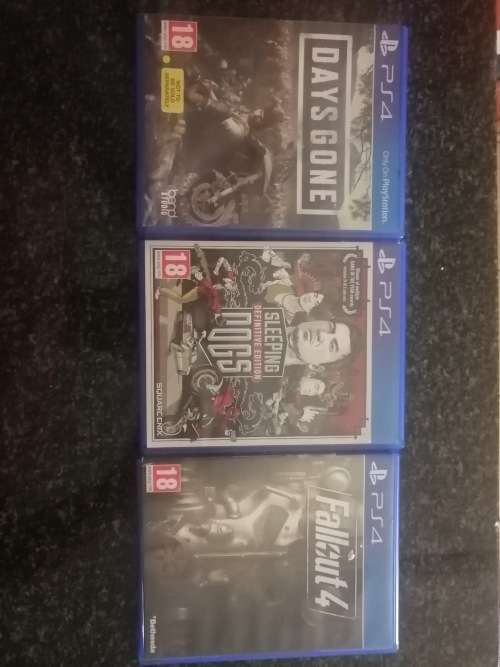 Playstation 4 1Tb and 3 games