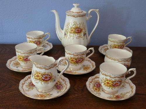 ROYAL ALBERT BONE CHINA "GEM" PATTERN PART MOCHA SET - CRAZY START