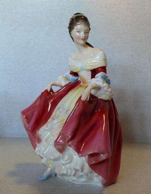 Royal Doulton Figurine "Southern Belle" HN2229