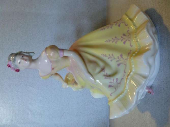 Royal Doulton Figurine "Ninette" HN 2379