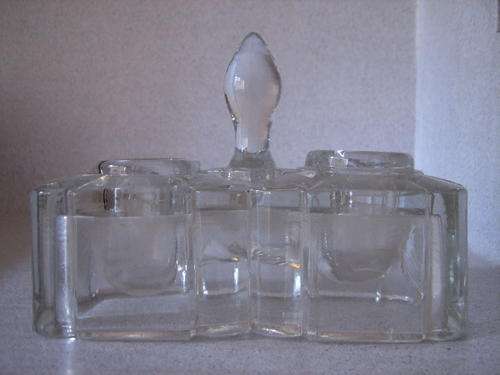 AMERICAN GLASS MOULDED INKWELL