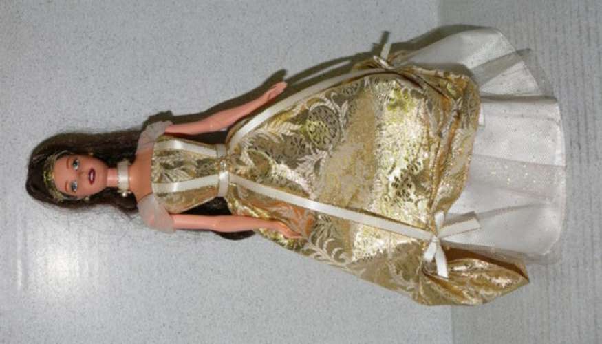 LOTS OF BARBIE DOLLS ON AUCTION: PRINCESS BARBIE IN GOLDEN EVENING DRESS