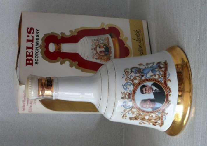 Sealed 1986 Bell's Whisky by Wade commemorating the Marriage of Prince Andrew and Sarah Ferguson