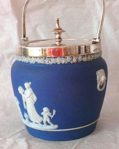 WONDERFUL WEDGWOOD BISCUIT BARREL WITH EPNS RIM, LID AND HANDLE