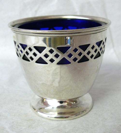 Beautiful Silver Plated Sugar Bowl with blue Glass Liner - fully backstamped & as new!