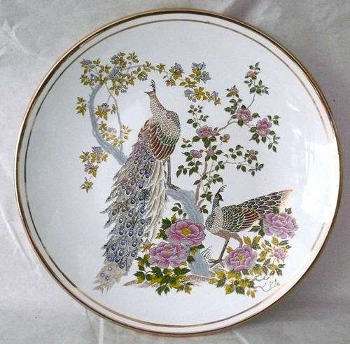 Beautiful Greek Handpainted Wall Plate in excellent condition! - 24 karat gold -