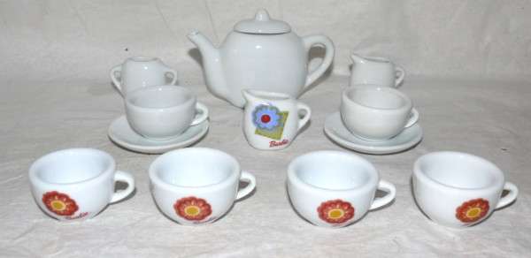BEAUTIFUL HANDMADE PORCELAIN MINIATURE DOLL HOUSE TEA SET - CRAZY START!