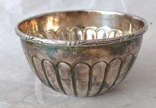 Beautiful Victorian Silver Plated Sugar Bowl in really nice condition!