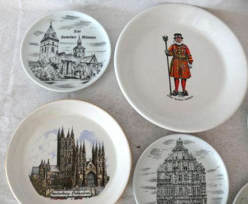 Beautiful Set of 6 Plates with differnet pattern all in lovely condition!