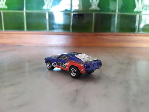1/64 Hotwheels Ford Mustang Mach 1