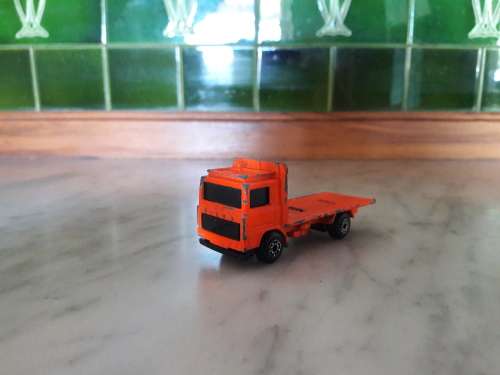 1/100 Matchbox Volvo Truck