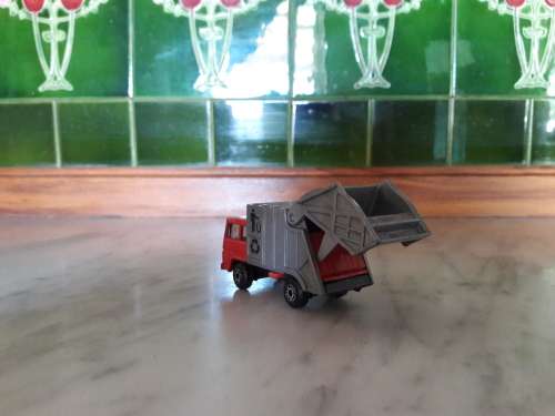 1/100 Matchbox Superfast (No. 36) Refuse Truck (c. 1979)