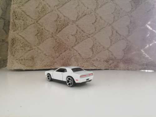 1/64 Hotwheels 2008 Dodge Challenger SRT8