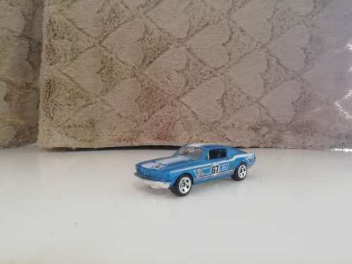 1/64 Hotwheels 1967 Ford Mustang