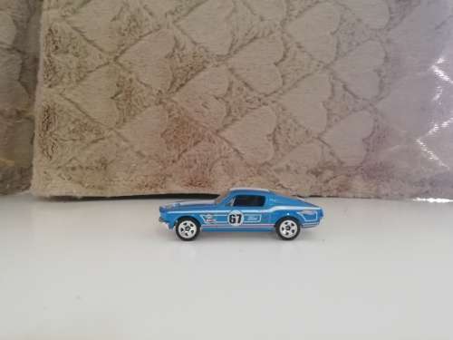 1/64 Hotwheels 1967 Ford Mustang