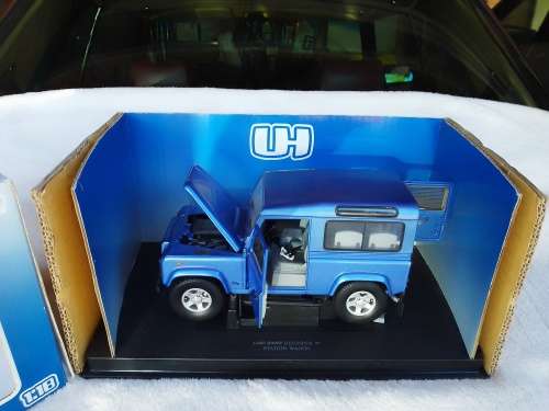 Universal Hobbies 1/18 Land Rover Defender 90