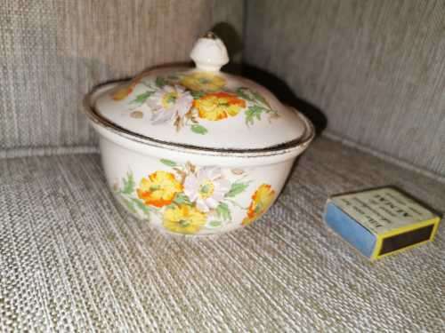Beautiful Alfred Meakin sugar Pot