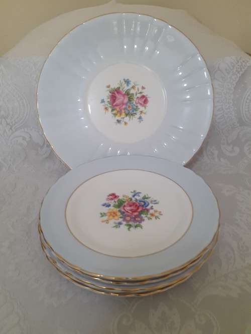 Royal Grafton x5 cake plates and big Cake plate