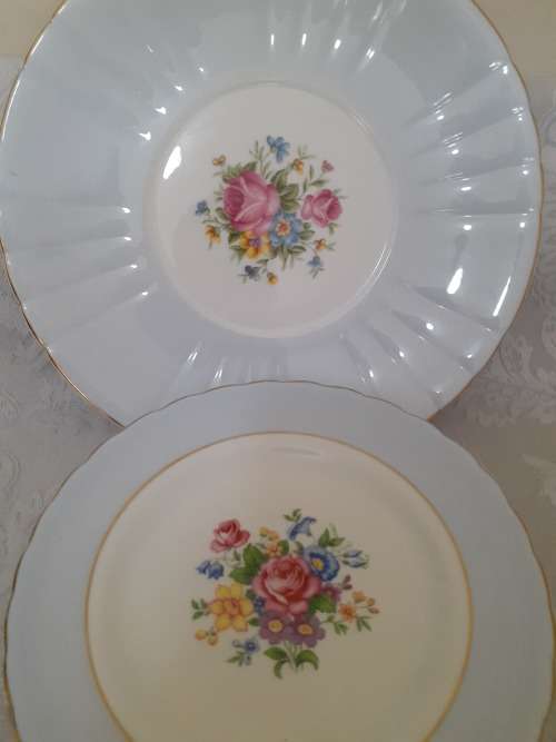Royal Grafton x5 cake plates and big Cake plate