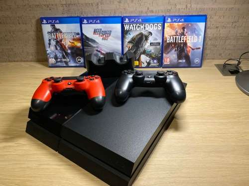 Playstation 4 , 2 Controllers , 4 Games and Charging dock Bundle