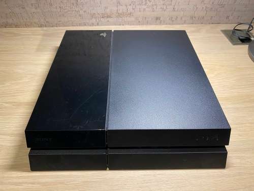 Playstation 4 , 2 Controllers , 4 Games and Charging dock Bundle