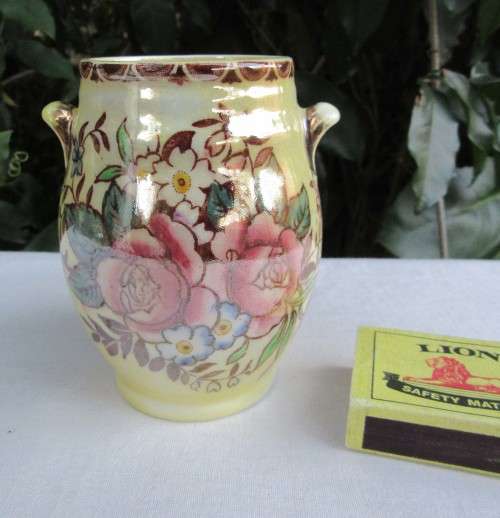 LOVELY VINTAGE LUSTRE VASE BY MALING~PINK FLORALS, NO DAMAGES