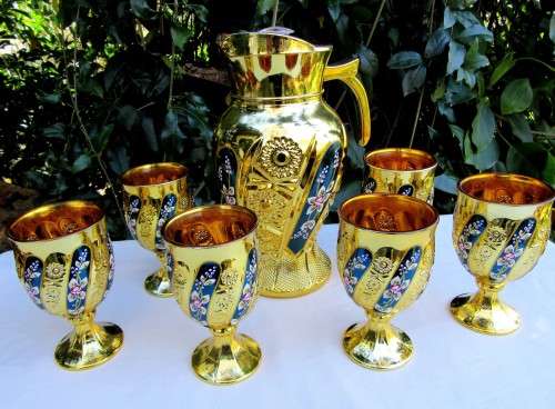 STUNNING CONTEMPORARY GOLDEN ORNATE JUG & GOBLET GLASS DRINKS SET IN STAND~GILT DECORATION WOW!!!!!