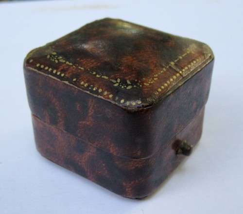 BEAUTIFUL VINTAGE 18 CARAT YELLOW & WHITE GOLD~GENUINE DIAMOND RING