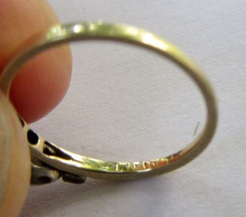 BEAUTIFUL VINTAGE 18 CARAT YELLOW & WHITE GOLD~GENUINE DIAMOND RING