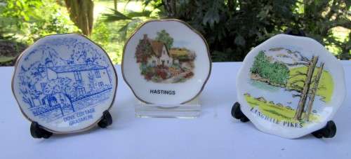 FAMOUS NAME COLLECTION CERAMIC PIN TRAYS INCLUDING VICTORIA SECRET VGC